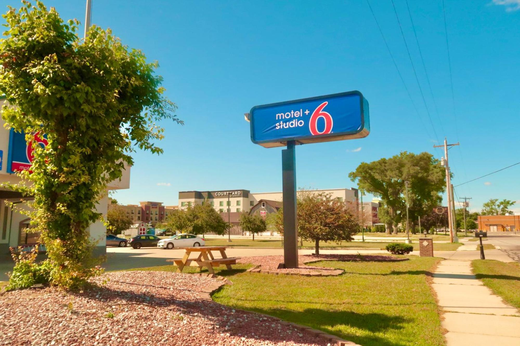 Motel 6 Elkhart, In Exteriör bild